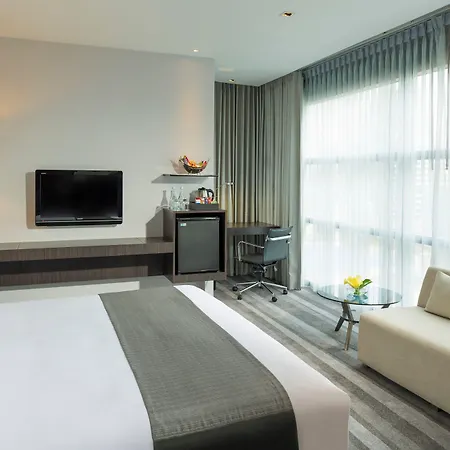 Holiday Inn Bangkok Sukhumvit By Ihg Exterior photo